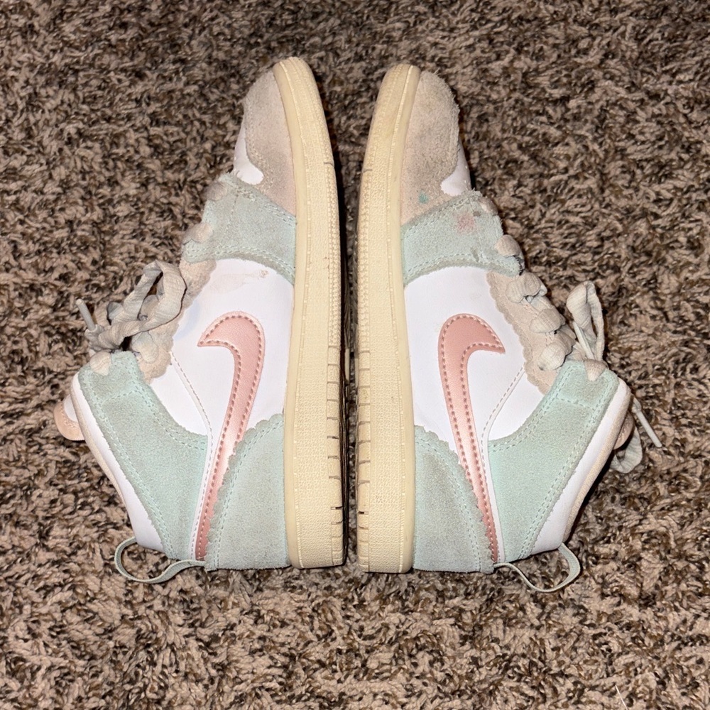 Kids Nike Air Jordan 1 Mid SE GS "Scalloped Edge" Sneaker - Picture 8 of 8